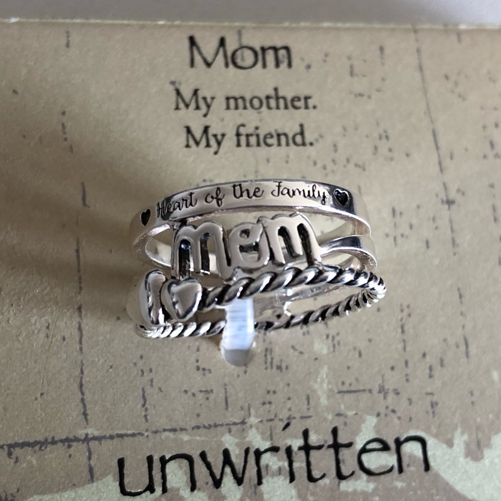 Unwritten Sterling Silver"Mom" Ring R439 $80 Heart